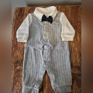 SHEIN Gray and White Kids Matching Set with Bow Tie